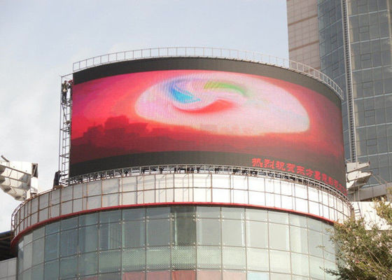 Pantalla de visualización curvada brillo ajustable del LED a todo color en calle que camina comercial