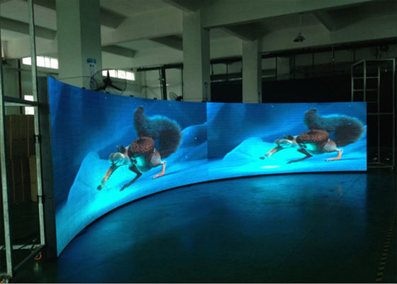 P5 de alta resolución curvó la pantalla SMD a todo color 3 del LED en 1 para extraño/el concierto